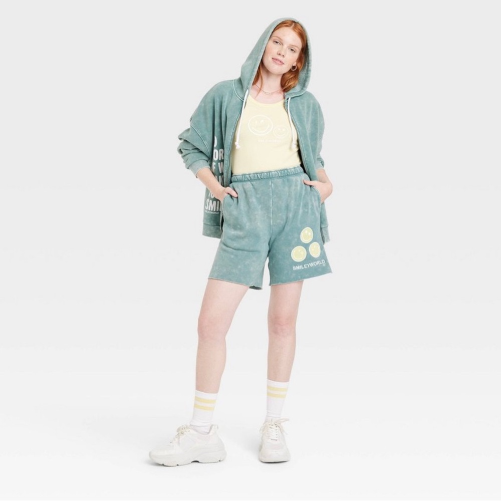 New Without Tag - Women’s SmileyWorld What Makes You Smile Graphic Shorts - Picture 3 of 4